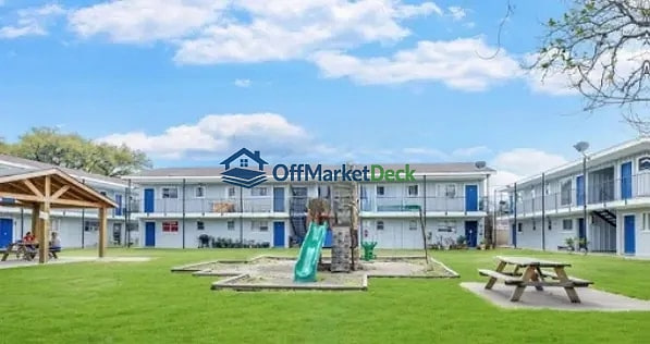 Off-market multi family in Houston, Texas — 2 beds, 1 bath, $3,300,000 — photo 2 of 3