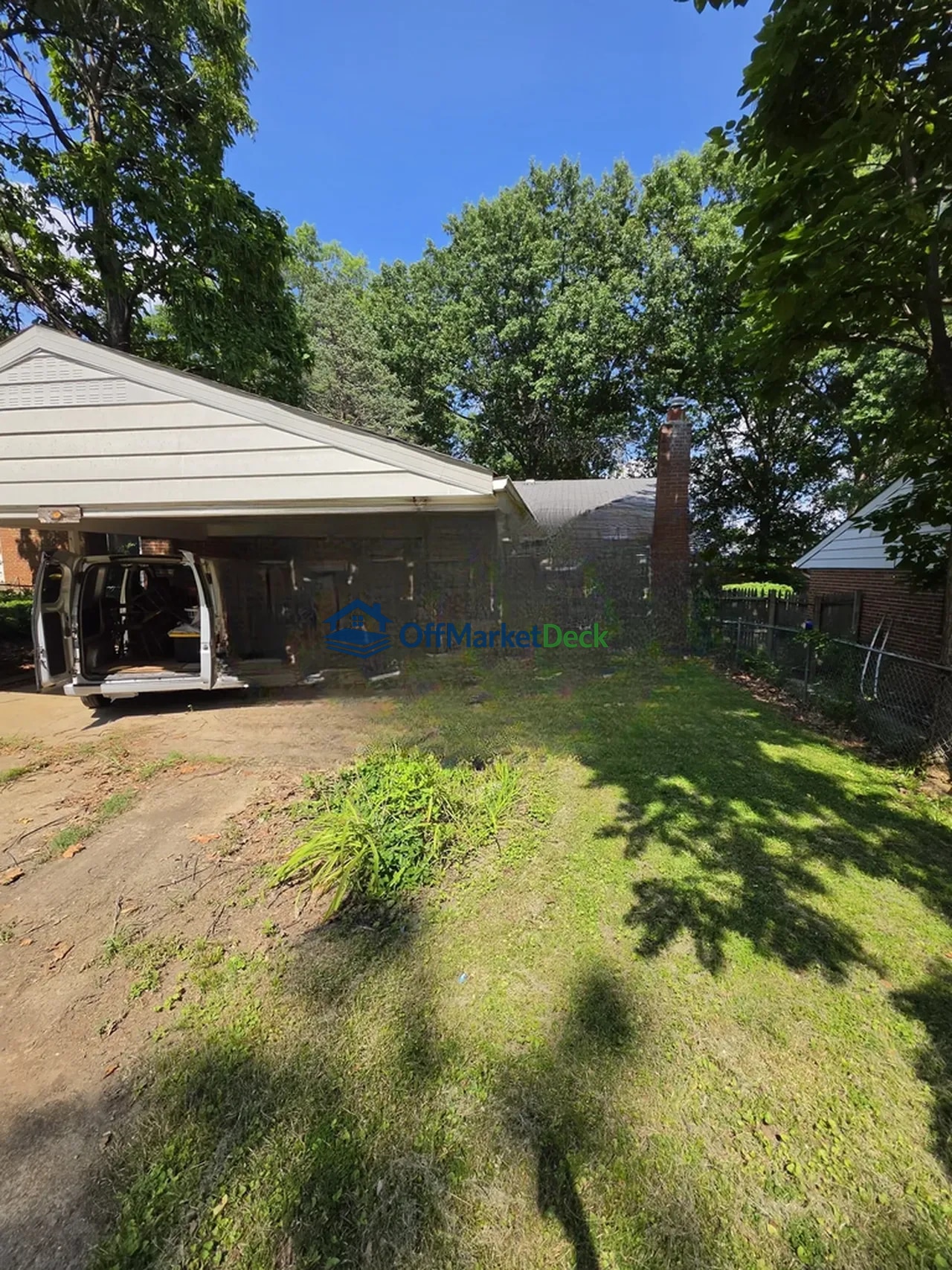 Off-market house in St. Louis, Missouri — 3 beds, 2 baths, $194,900 — photo 7 of 8