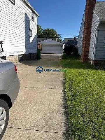 Off-market house in Euclid, Ohio — 3 beds, 1 bath, $119,000 — photo 5 of 8