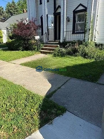 Off-market house in Euclid, Ohio — 3 beds, 1 bath, $119,000 — photo 2 of 8