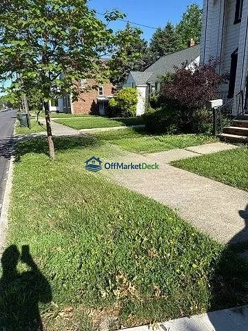 Off-market house in Euclid, Ohio — 3 beds, 1 bath, $119,000 — photo 3 of 8
