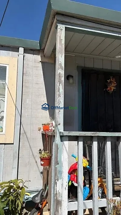 Off-market multi family in Richmond, California — 4 beds, 2 baths, $316,500 — photo 3 of 8