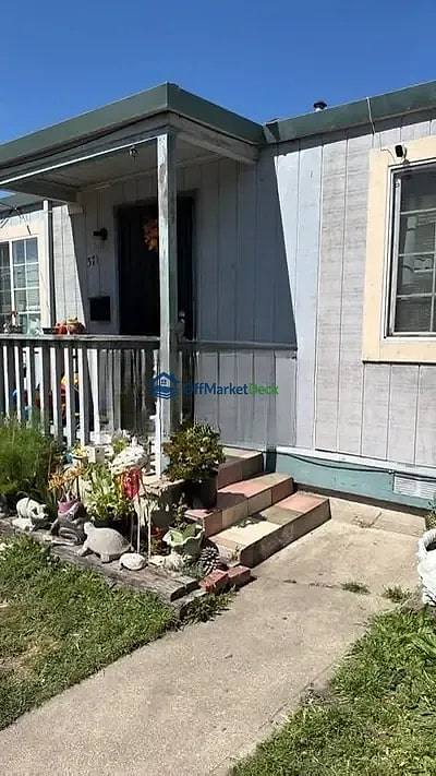Off-market multi family in Richmond, California — 4 beds, 2 baths, $316,500 — photo 4 of 8