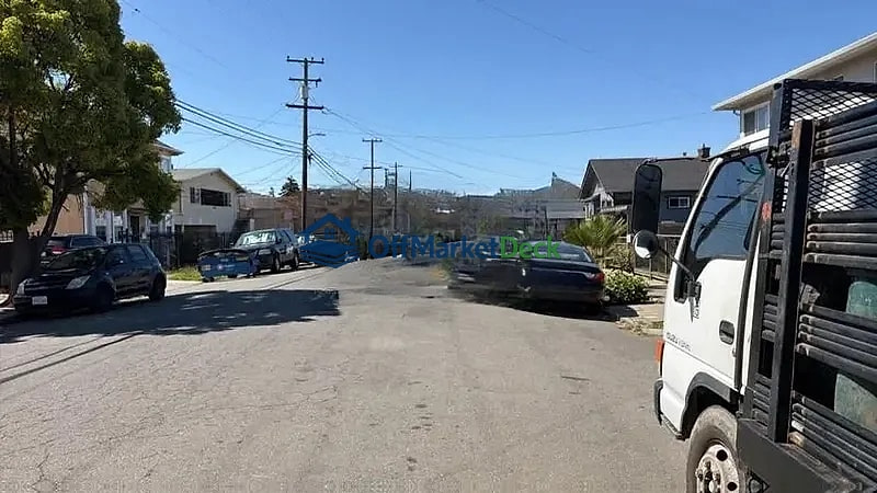 Off-market multi family in Richmond, California — 4 beds, 2 baths, $316,500 — photo 7 of 8