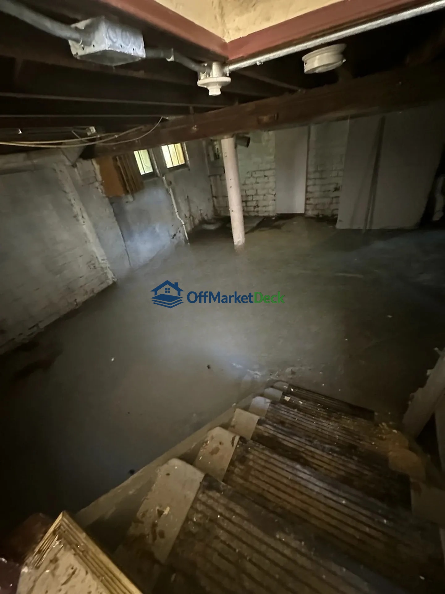 Off-market house in Cleveland Heights, Ohio — 4 beds, 2 baths, $169,000 — photo 4 of 8