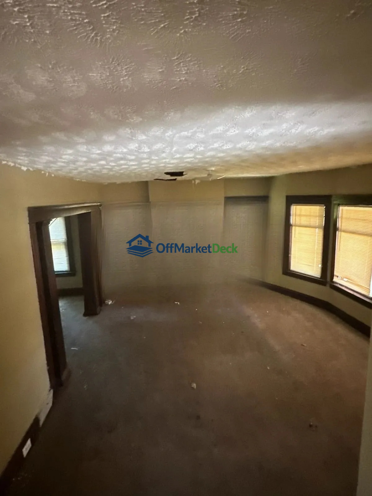 Off-market house in Cleveland Heights, Ohio — 4 beds, 2 baths, $169,000 — photo 6 of 8