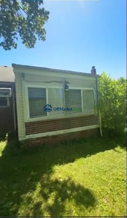 Off-market house in Cleveland Heights, Ohio — 3 beds, 2 baths, $169,000 — photo 8 of 8