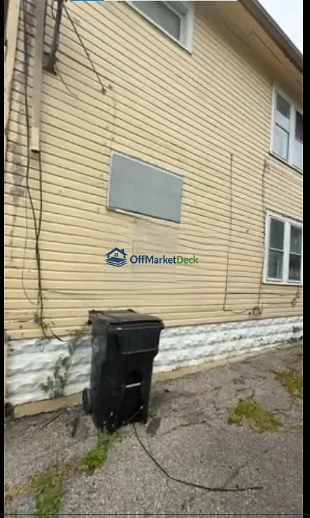 Off-market multi family in Cleveland, Ohio — 4 beds, 2 baths, $74,000 — photo 3 of 6