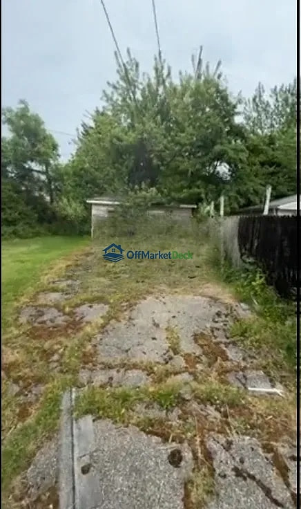 Off-market multi family in Cleveland, Ohio — 4 beds, 2 baths, $74,000 — photo 5 of 6