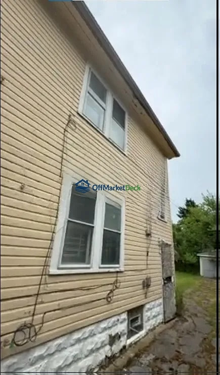 Off-market multi family in Cleveland, Ohio — 4 beds, 2 baths, $74,000 — photo 4 of 6