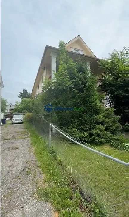 Off-market multi family in Cleveland, Ohio — 4 beds, 2 baths, $74,000 — photo 2 of 6