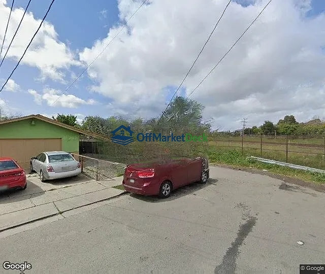 Off-market house in Richmond, California — 4 beds, 2 baths, $283,500 — photo 3 of 3