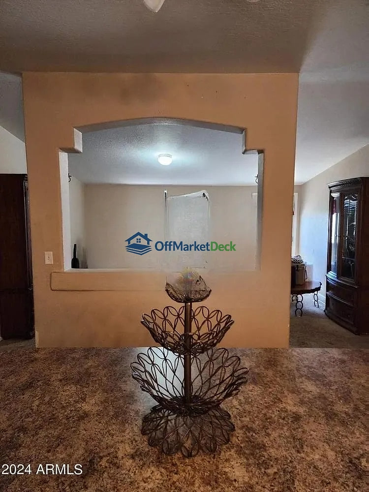 Off-market house in Apache Junction, Arizona — 4 beds, 2 baths, $475,000 — photo 4 of 8