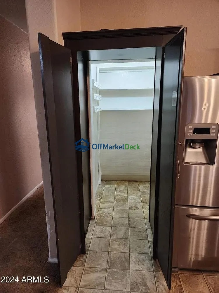 Off-market house in Apache Junction, Arizona — 4 beds, 2 baths, $475,000 — photo 5 of 8