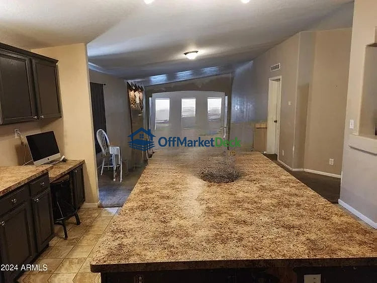 Off-market house in Apache Junction, Arizona — 4 beds, 2 baths, $475,000 — photo 3 of 8