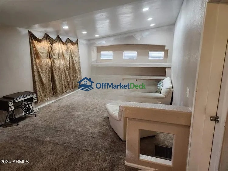 Off-market house in Apache Junction, Arizona — 4 beds, 2 baths, $475,000 — photo 7 of 8