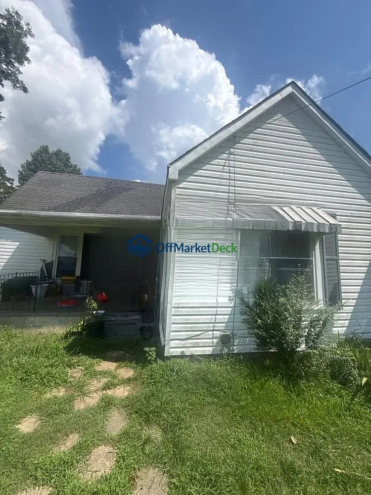 Off-market house in Jasper, Tennessee — 3 beds, 1 bath, $74,900 — photo 3 of 8