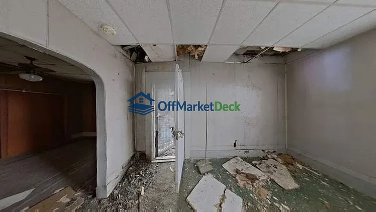 Off-market house in Marion, Indiana — 2 beds, 1 bath, $21,200 — photo 5 of 8