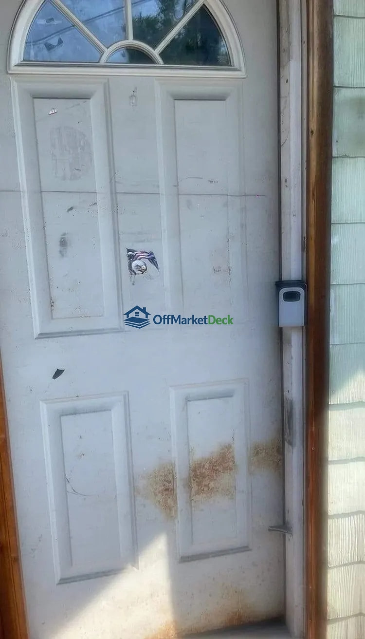 Off-market house in Mount Carmel, Pennsylvania — 2 beds, 1 bath, $37,500 — photo 2 of 8