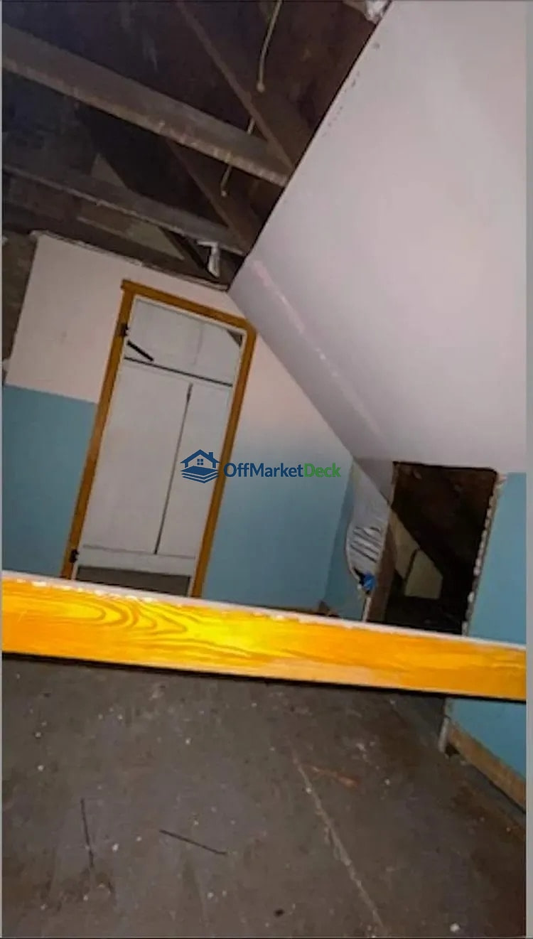 Off-market house in Mount Carmel, Pennsylvania — 2 beds, 1 bath, $37,500 — photo 4 of 8