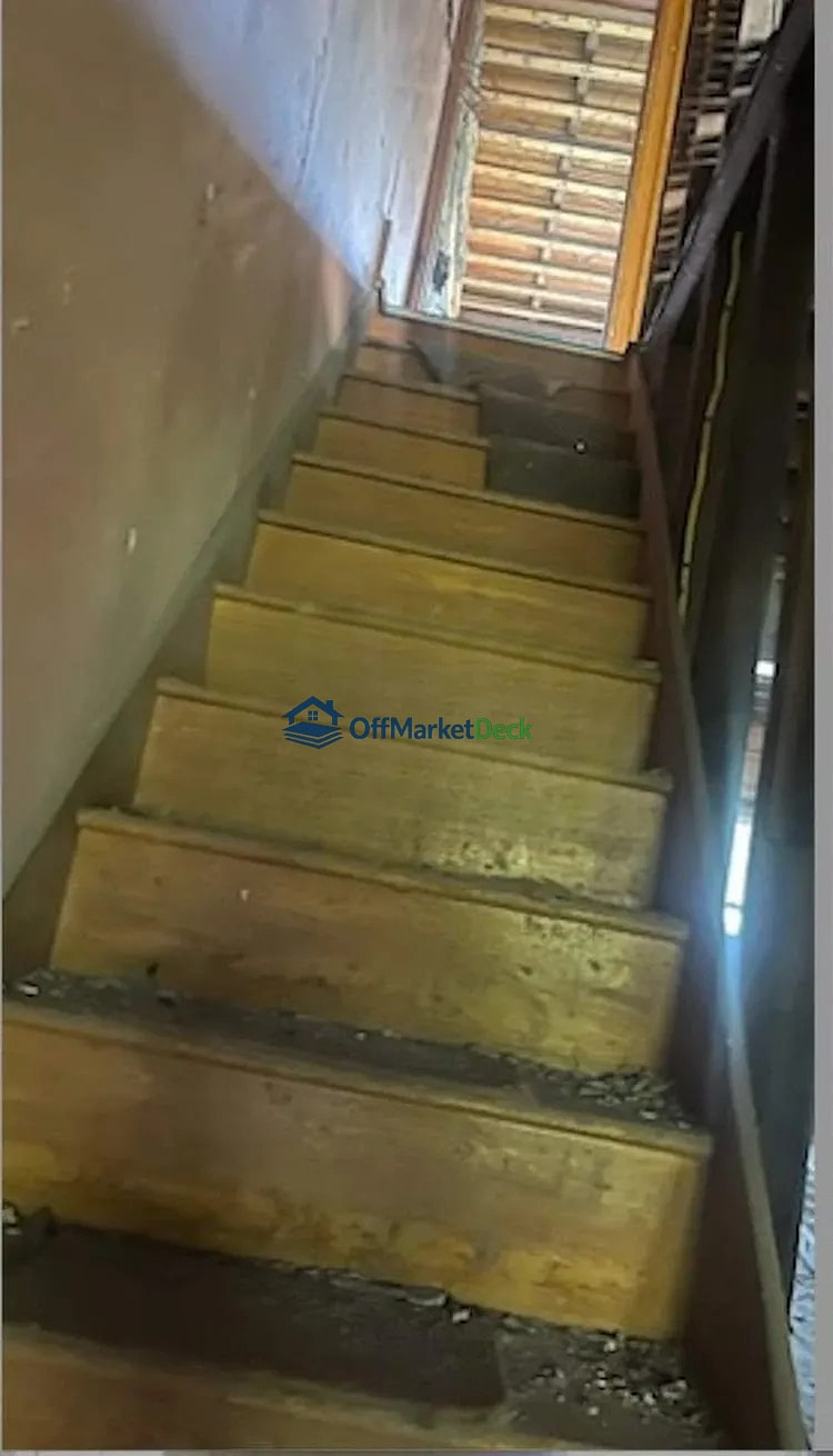 Off-market house in Mount Carmel, Pennsylvania — 2 beds, 1 bath, $37,500 — photo 7 of 8