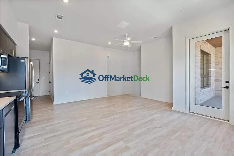 Off-market house in Nashville, Tennessee — 2 beds, 2 baths, $569,990 — photo 5 of 8