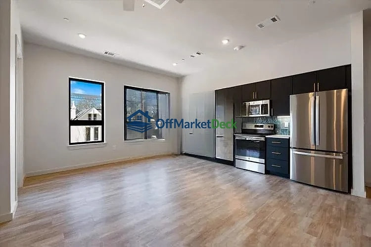 Off-market house in Nashville, Tennessee — 2 beds, 2 baths, $569,990 — photo 7 of 8