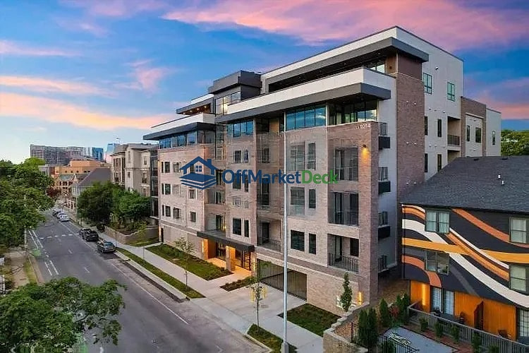 Off-market house in Nashville, Tennessee — 2 beds, 2 baths, $569,990 — photo 3 of 8