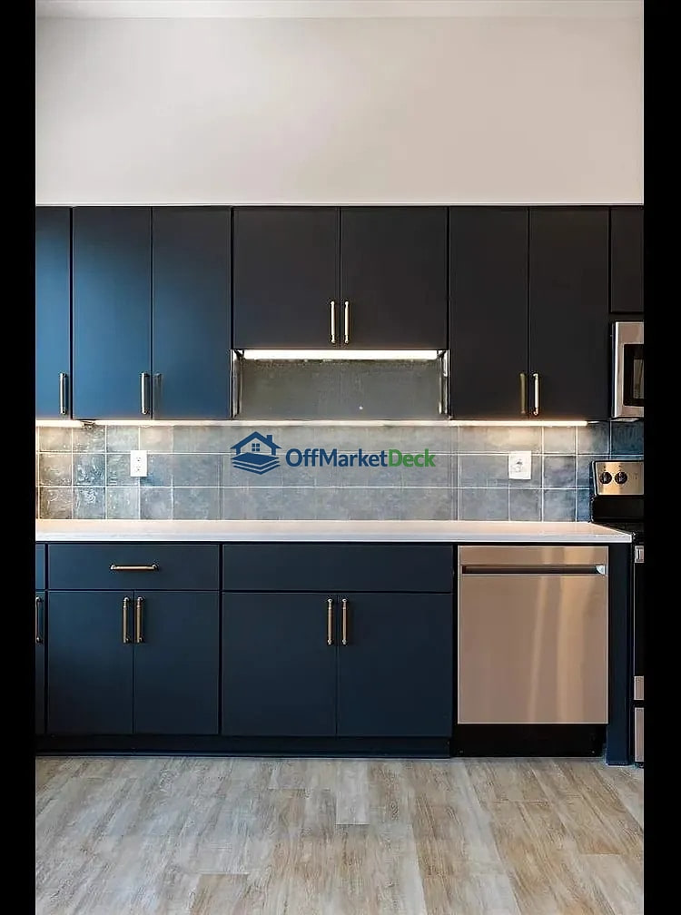 Off-market house in Nashville, Tennessee — 2 beds, 2 baths, $569,990 — photo 4 of 8