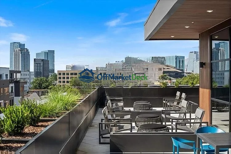 Off-market house in Nashville, Tennessee — 2 beds, 2 baths, $569,990 — photo 2 of 8