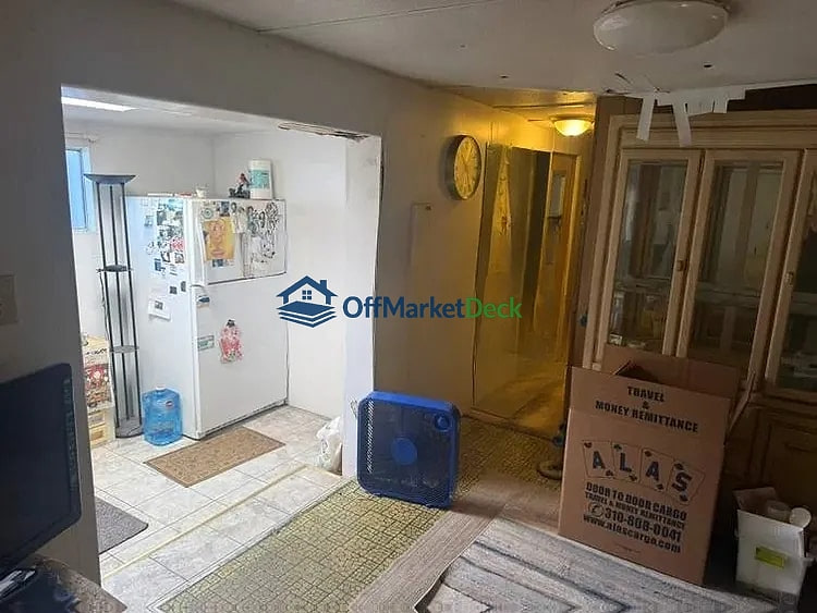 Off-market house in San Dimas, California — 2 beds, 1.5 baths, $90,000 — photo 7 of 8