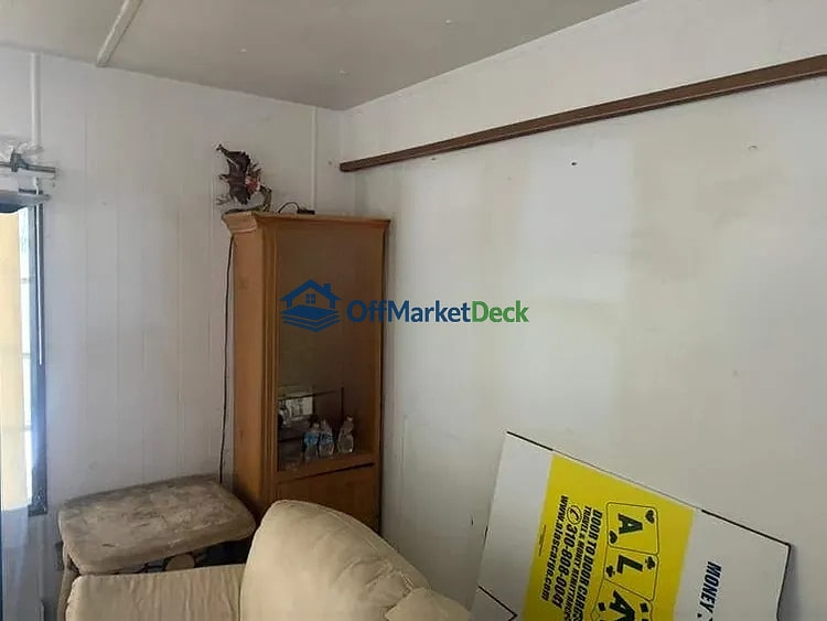 Off-market house in San Dimas, California — 2 beds, 1.5 baths, $90,000 — photo 5 of 8