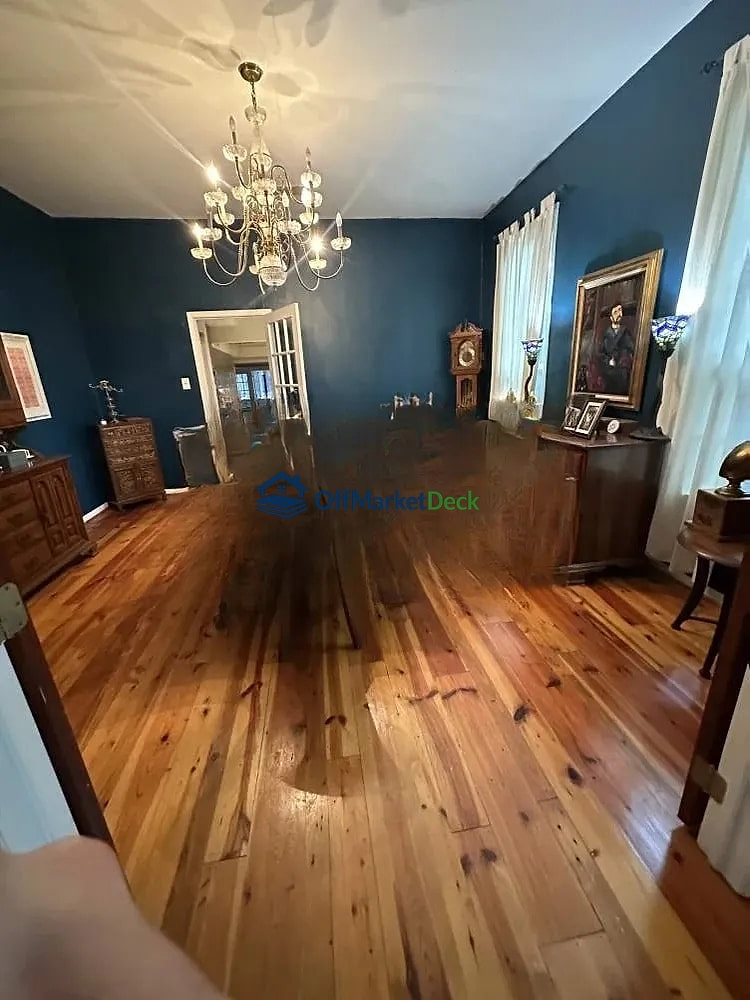 Off-market house in Dallas, Texas — 3 beds, 2 baths, $815,000 — photo 3 of 8