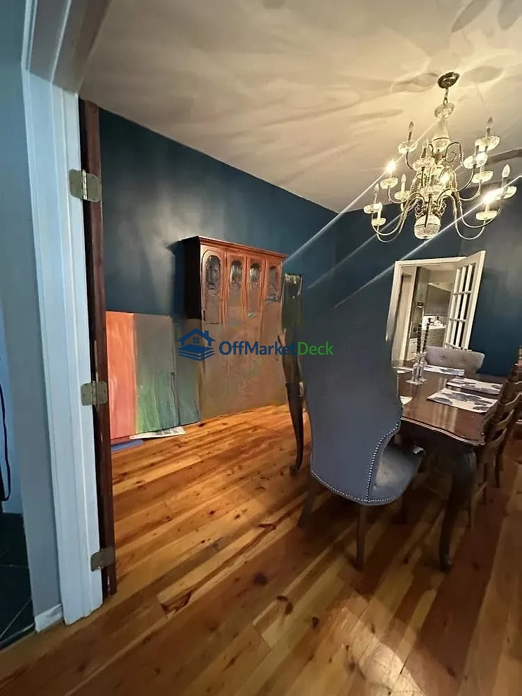 Off-market house in Dallas, Texas — 3 beds, 2 baths, $815,000 — photo 4 of 8