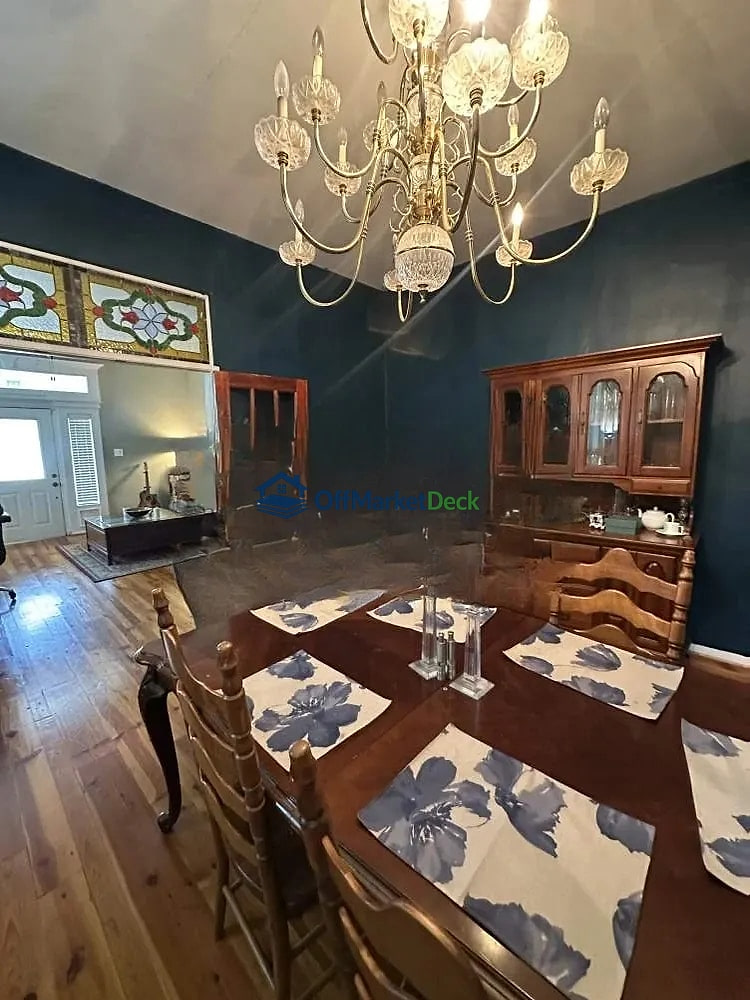 Off-market house in Dallas, Texas — 3 beds, 2 baths, $815,000 — photo 7 of 8