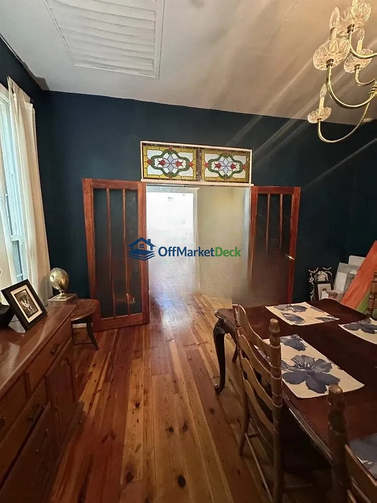 Off-market house in Dallas, Texas — 3 beds, 2 baths, $815,000 — photo 6 of 8