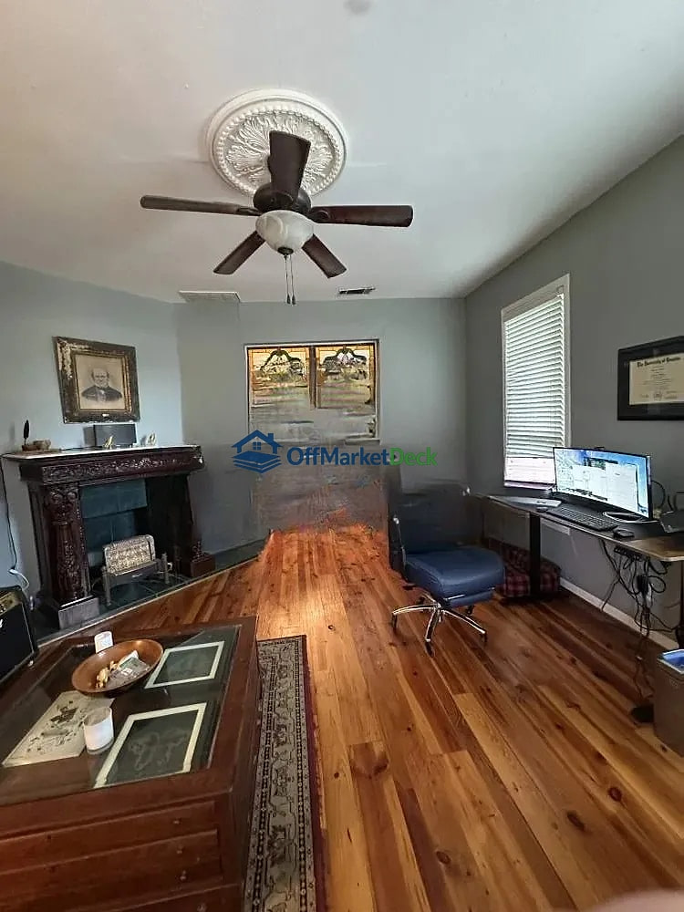 Off-market house in Dallas, Texas — 3 beds, 2 baths, $815,000 — photo 2 of 8