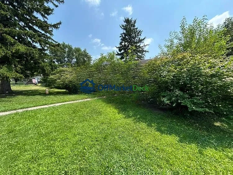 Off-market house in Anderson, Indiana — 2 beds, 1 bath, $77,000 — photo 4 of 8