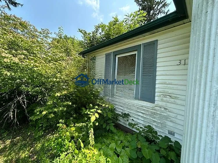 Off-market house in Anderson, Indiana — 2 beds, 1 bath, $77,000 — photo 6 of 8