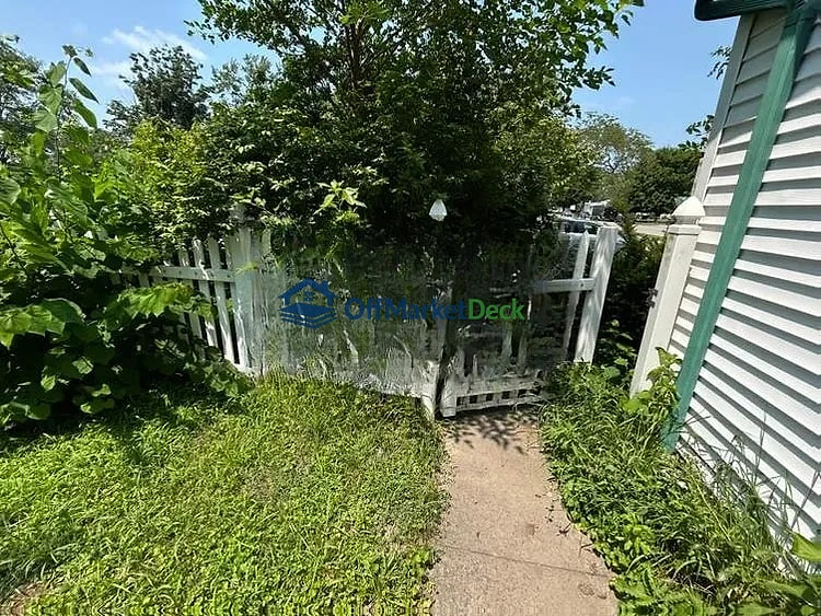 Off-market house in Anderson, Indiana — 2 beds, 1 bath, $77,000 — photo 8 of 8