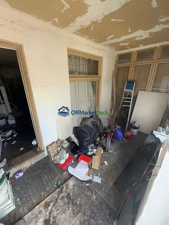 Off-market house in Philadelphia, Pennsylvania — 3 beds, 2 baths, $115,000 — photo 2 of 8
