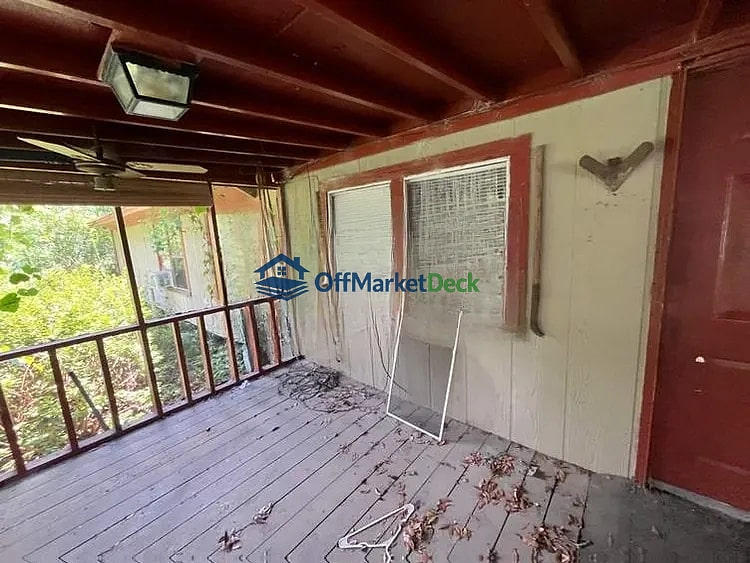 Off-market house in Jacksonville, Florida — 3 beds, 2 baths, $70,000 — photo 5 of 8