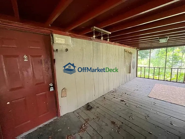 Off-market house in Jacksonville, Florida — 3 beds, 2 baths, $70,000 — photo 4 of 8