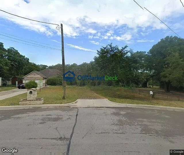 Off-market house in Fort Worth, Texas — 2 beds, 1 bath, $99,000 — photo 3 of 3