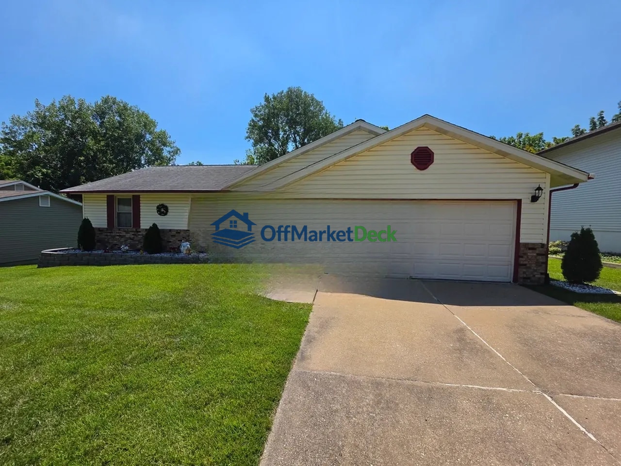 Off-market house in Saint Charles, Missouri — 3 beds, 3 baths, $261,900 — photo 5 of 8