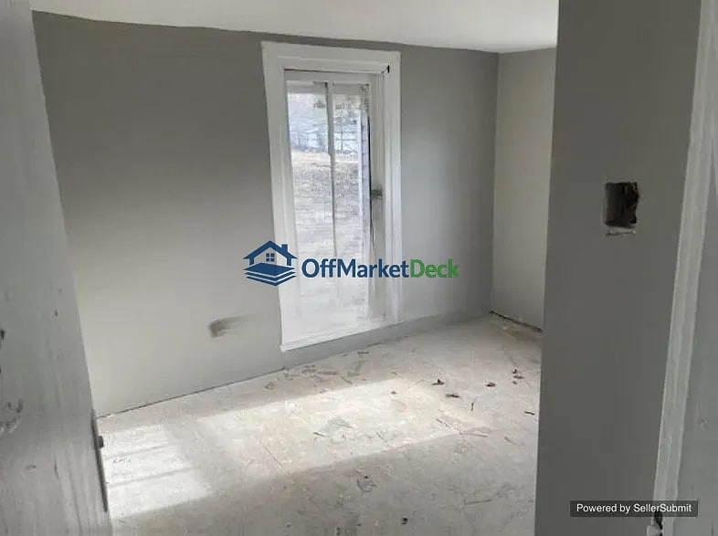 Off-market house in Chattanooga, Tennessee — 2 beds, 1 bath, $55,000 — photo 6 of 8