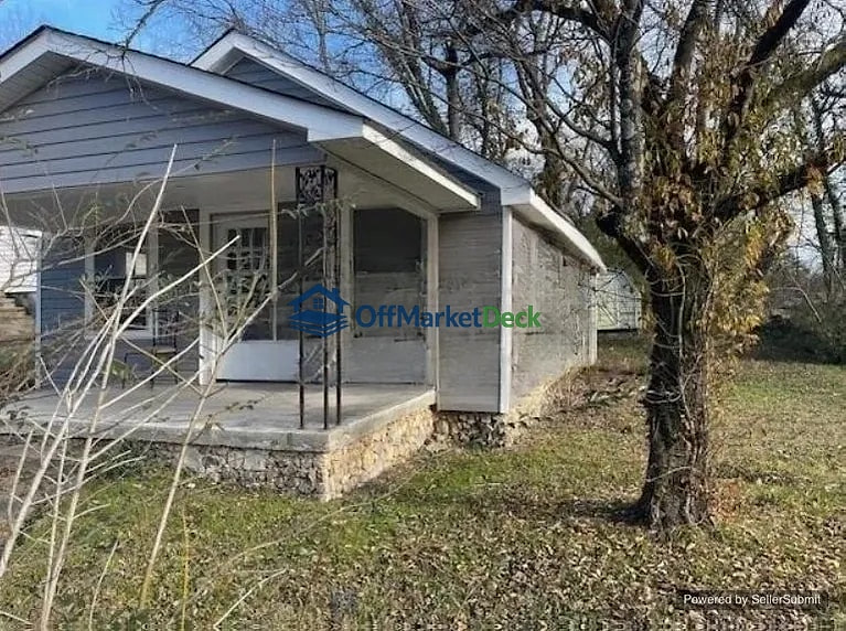 Off-market house in Chattanooga, Tennessee — 2 beds, 1 bath, $55,000 — photo 5 of 8