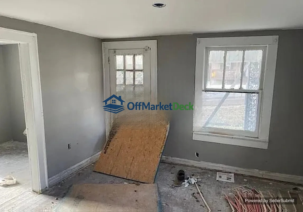 Off-market house in Chattanooga, Tennessee — 2 beds, 1 bath, $55,000 — photo 4 of 8