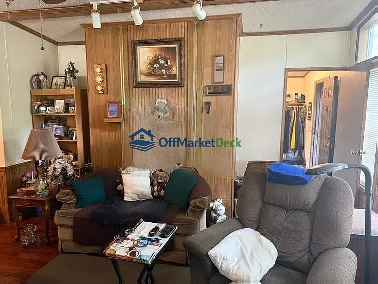 Off-market house in Cloverdale, Indiana — 3 beds, 2 baths, $78,000 — photo 2 of 8