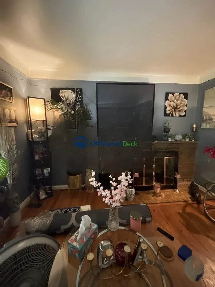 Off-market house in Eastpointe, Michigan — 3 beds, 1 bath, $95,400 — photo 2 of 8